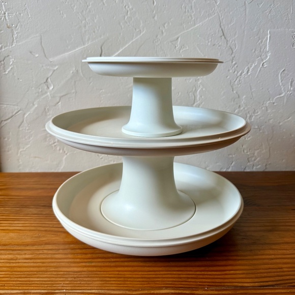 Vintage Tupperware 3-Tier Pedestal Stand – Modular Cake and Serving Display - Picture 7 of 15